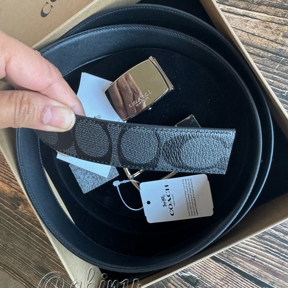 NWT Coach Signature Black Cut-to-Size Reversible Belt in a Gift Box - Picture 3 of 5